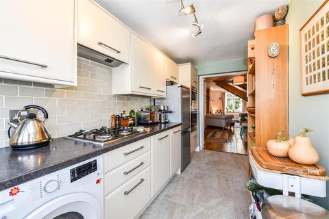 32 Albany Road, Andover, SP10 3EZ