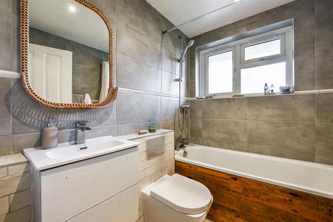 32 Albany Road, Andover, SP10 3EZ