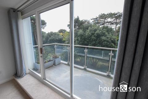 97 Admirals Walk, Bournemouth, BH2 5HF