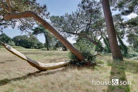 97 Admirals Walk, Bournemouth, BH2 5HF