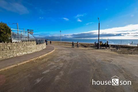 97 Admirals Walk, Bournemouth, BH2 5HF