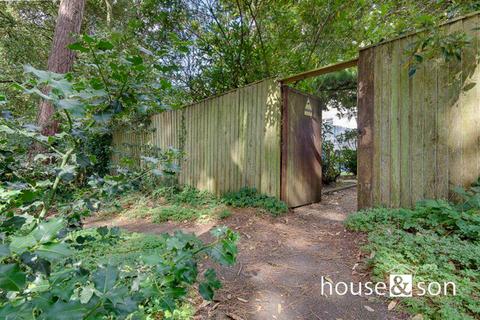 97 Admirals Walk, Bournemouth, BH2 5HF