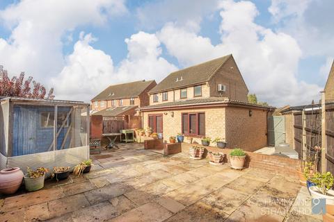 3 bedroom semi-detached house for sale, High View Drive, Attleborough