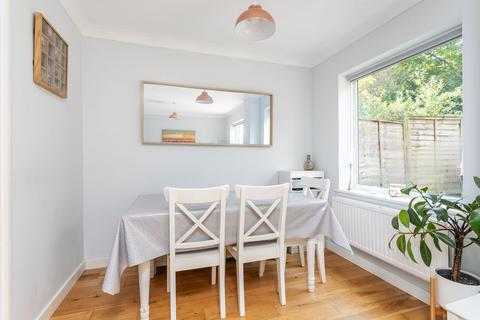 65 Honeysuckle Close, Winchester, SO22 4QQ