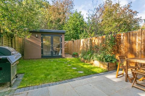 65 Honeysuckle Close, Winchester, SO22 4QQ