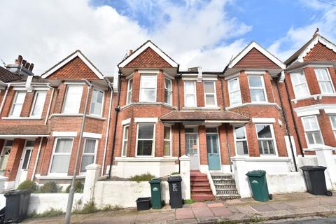 3 bedroom terraced house to rent, Semley Road, Brighton