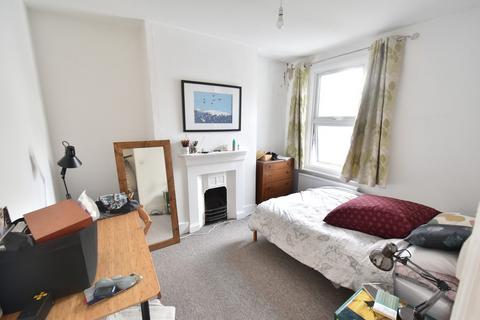 3 bedroom terraced house to rent, Semley Road, Brighton