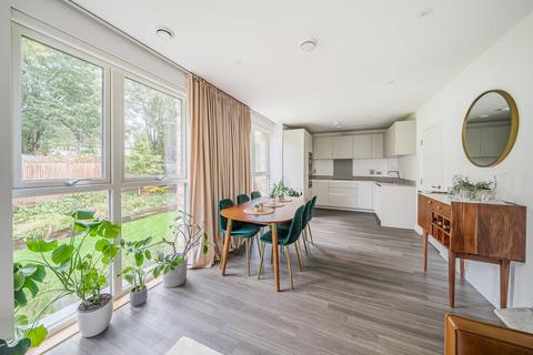 7, Howell Court Enfield Road, London, W3 8BJ
