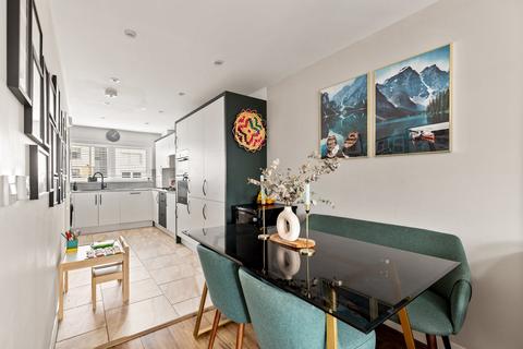 3 Eton Walk, Folkestone, CT19 5US