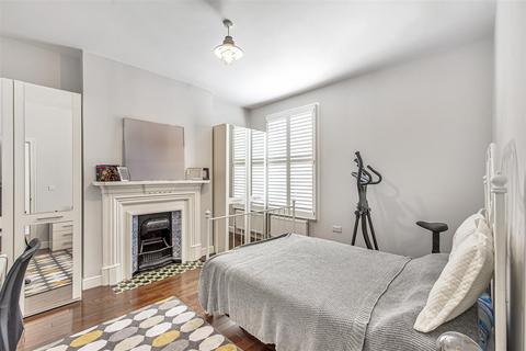 3 bedroom flat to rent, Lushington Road, London, NW10