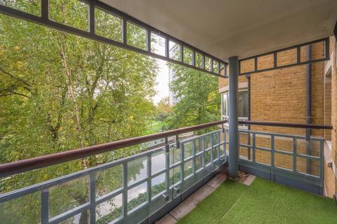 1 bedroom flat for sale, Finch Lodge, Admiral Walk, London