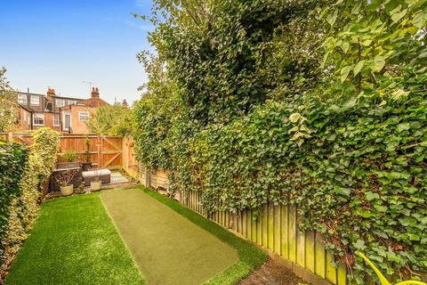 26 North Road, Richmond, TW9 4HA