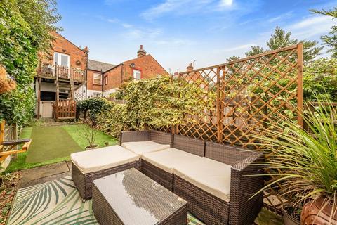 26 North Road, Richmond, TW9 4HA