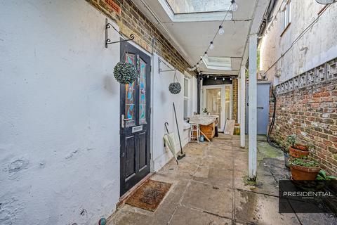84b Beulah Road, Thornton Heath, CR7 8JF