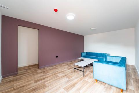Studio to rent, Pershore Road, Birmingham B30