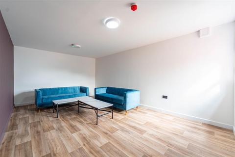 Studio to rent, Pershore Road, Birmingham B30