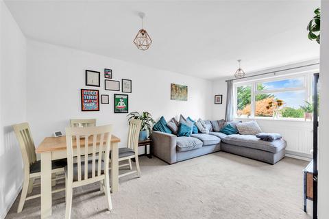 20 Lydd Close, Sidcup, DA14 6RH
