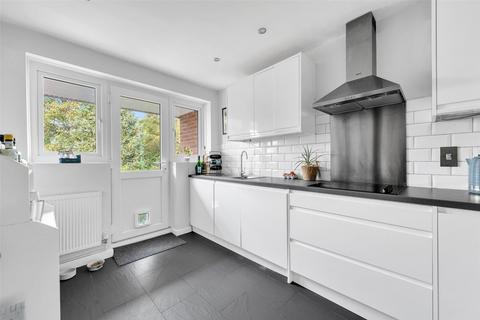 20 Lydd Close, Sidcup, DA14 6RH
