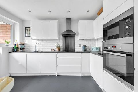 20 Lydd Close, Sidcup, DA14 6RH