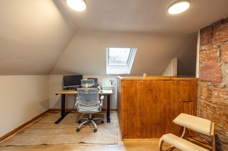 Attic Bedroom/Office