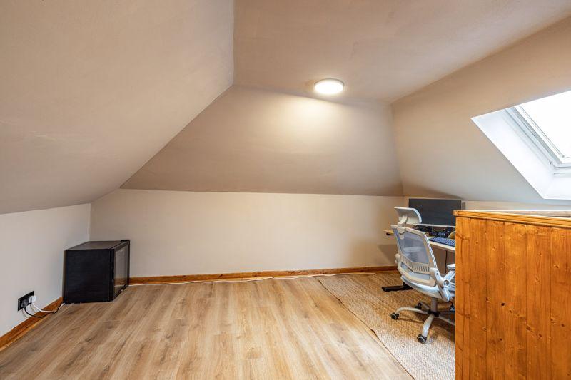 Attic Bedroom/Office