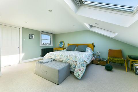 15 East Road, Kingston Upon Thames, KT2 6EJ