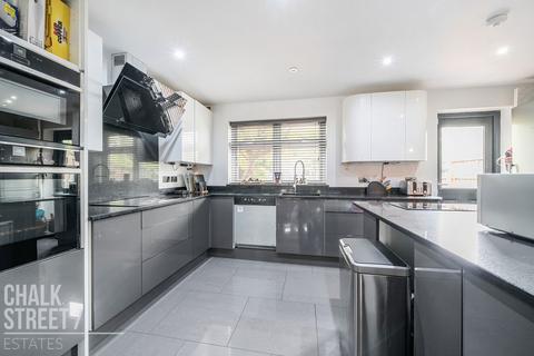 13 Harlow Road, Rainham, RM13 7UL