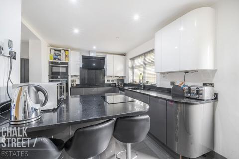 13 Harlow Road, Rainham, RM13 7UL