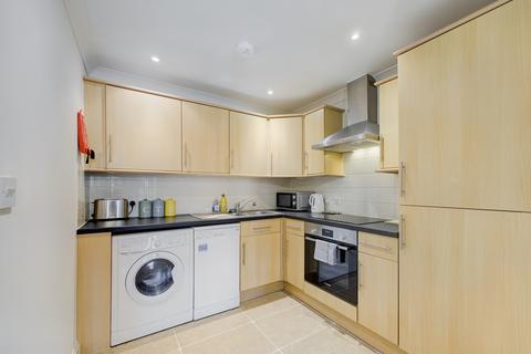 2 bedroom apartment to rent, VENNER CLOSE, REDHILL