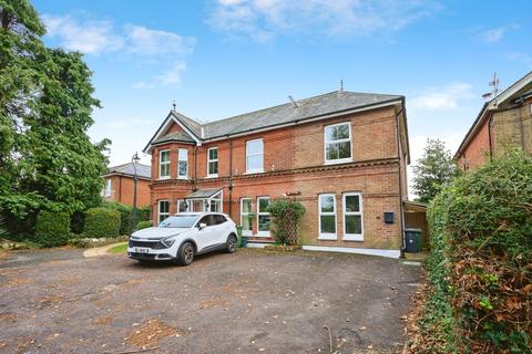 2 bedroom end of terrace house to rent, Landguard Manor Road, Shanklin