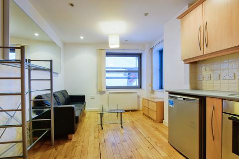 2 bedroom apartment to rent, Montana House, Princess Street, Manchester, M1