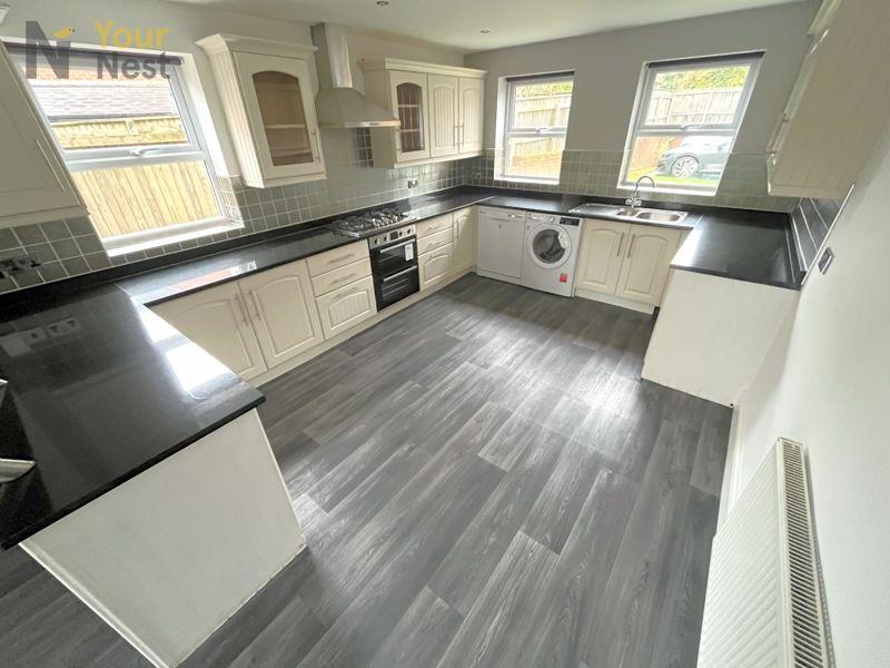 Chapel Yard, Colton, Leeds, LS15 9AH 5 bed house to rent £2,250 pcm