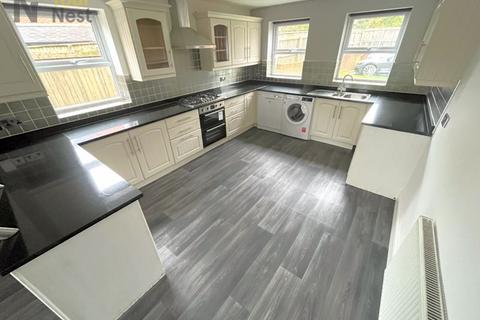 5 bedroom house to rent, Chapel Yard, Colton, Leeds, LS15 9AH