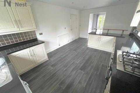 5 bedroom detached house to rent, Chapel Yard, Colton, Leeds, LS15 9AH