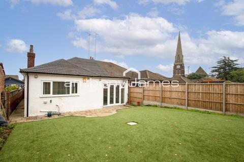 3 bedroom semi-detached bungalow to rent, Christchurch Avenue, Erith DA8