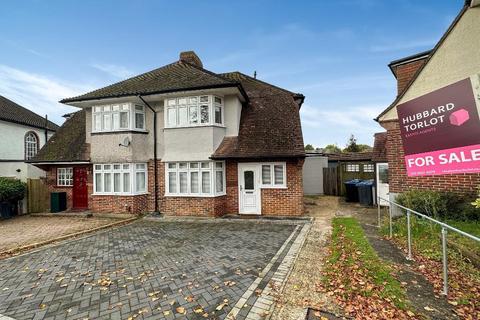 Hillsmead Way, Sanderstead, Surrey, CR2 9DL