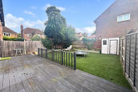 8 Blossom Close, South Croydon, CR2 7EZ