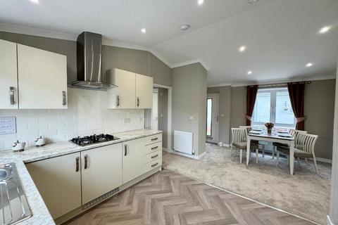 2 bedroom park home for sale, Pine Walk, Northchurch, Berkhamstead, Hertfordshire, HP4 3YZ