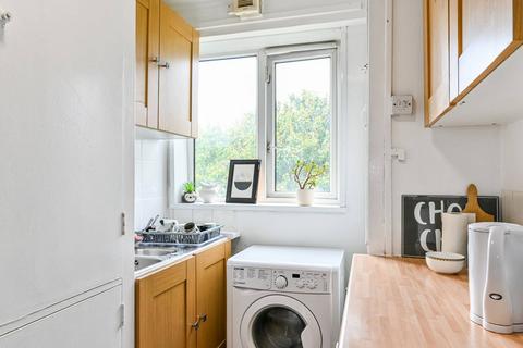 2 bedroom flat to rent, Clifton Road, Islington, London, N1