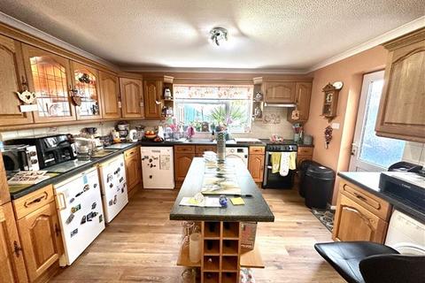 3 bedroom semi-detached house for sale, Halifax Drive, Durrington, Worthing, West Sussex, BN13 2TL