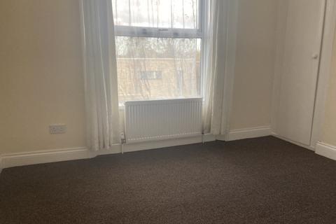 2 bedroom maisonette to rent, Stratfield Road, Borehamwood WD6