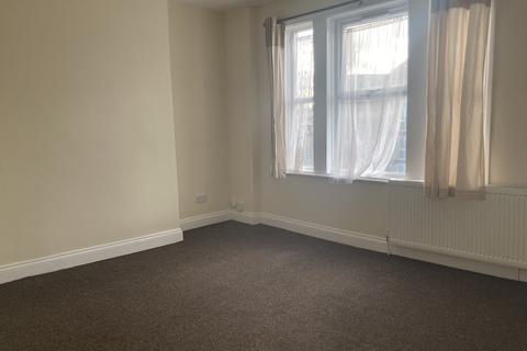 2 bedroom maisonette to rent, Stratfield Road, Borehamwood WD6