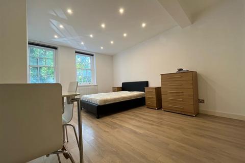 1 bedroom house to rent, Dennington Park Road, London