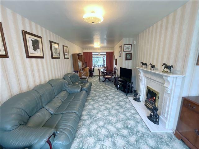 Living room/dining room