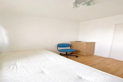 1 bedroom in a flat share to rent, London, SW15