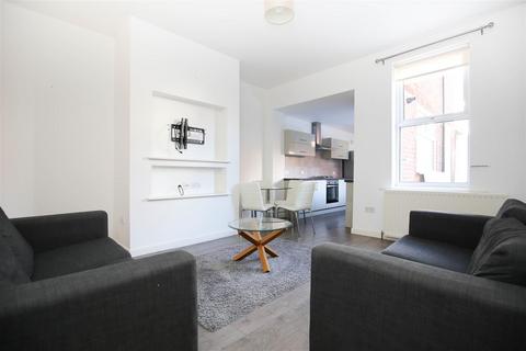 2 bedroom flat to rent, Second Avenue, Newcastle Upon Tyne NE6