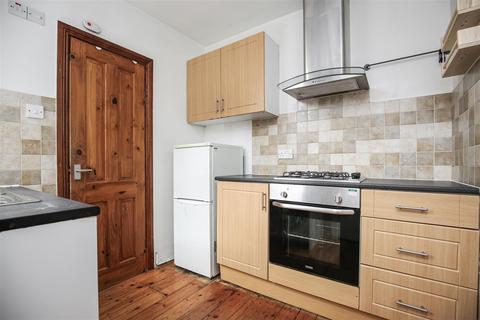 2 bedroom flat to rent, Rothbury Terrace, Newcastle Upon Tyne NE6