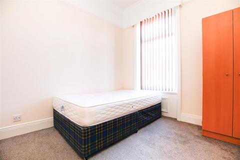 2 bedroom flat to rent, Biddlestone Road, Newcastle Upon Tyne NE6