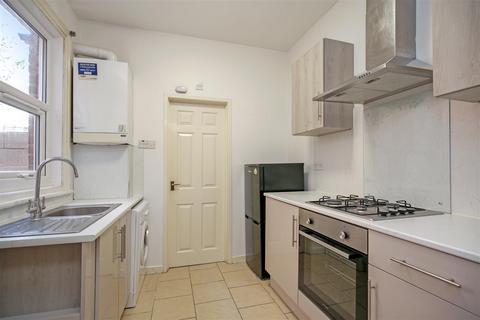 2 bedroom flat to rent, Rothbury Terrace, Newcastle Upon Tyne NE6