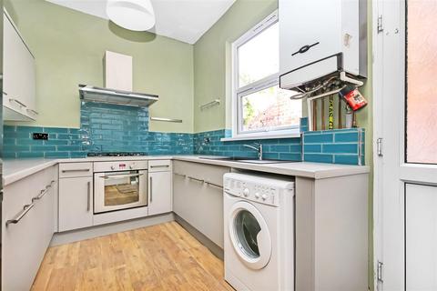 4 bedroom terraced house to rent, Meldon Terrace, Newcastle Upon Tyne NE6